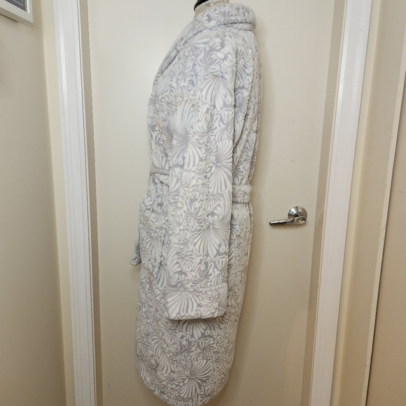 Daniel Buchler plush robe - Picture 2 of 9